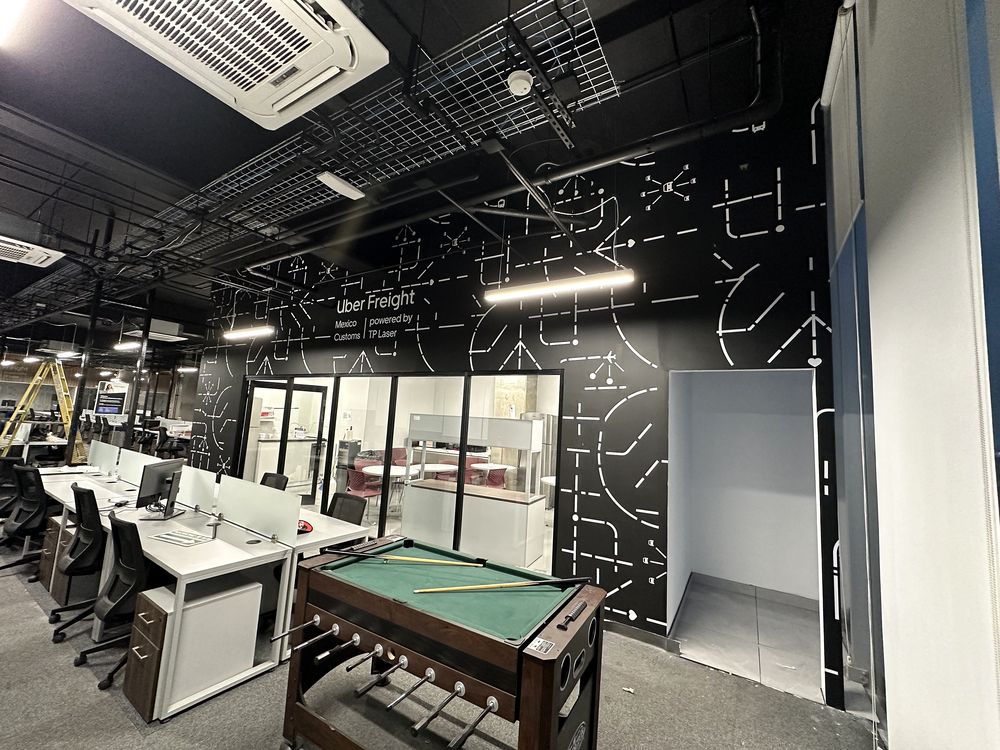 Uber Freight mural rutas negro